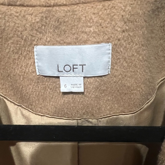 LOFT Camel Wool-Blend Coat Size 6 EUC Chic Going Out or Office - Picture 3 of 4